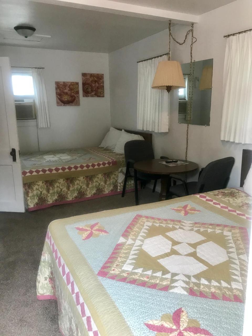 קאסטר Chalet Motel מראה חיצוני תמונה
