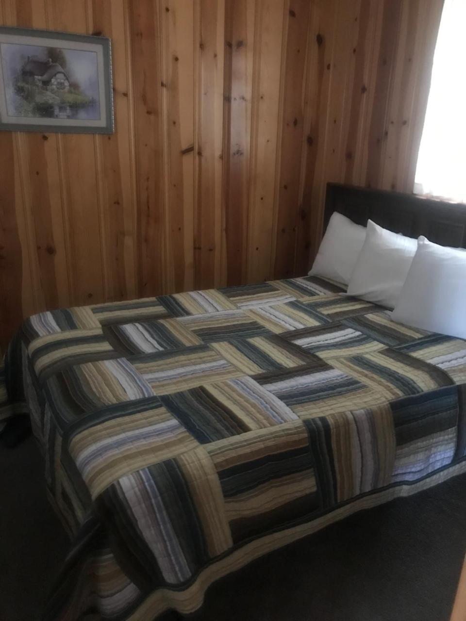 קאסטר Chalet Motel מראה חיצוני תמונה